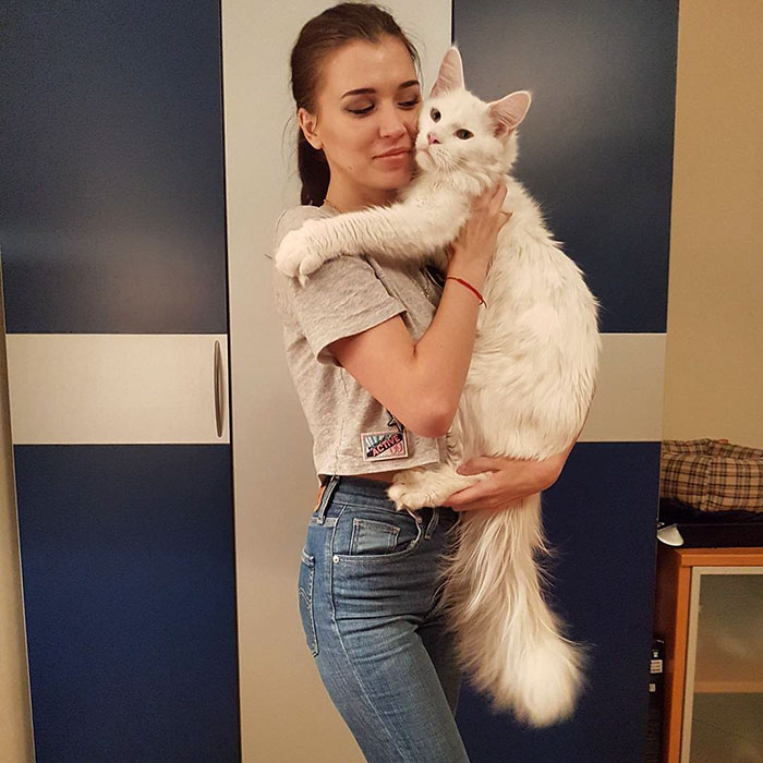 maine-coon-cat-hugs-owner-tihon-2
